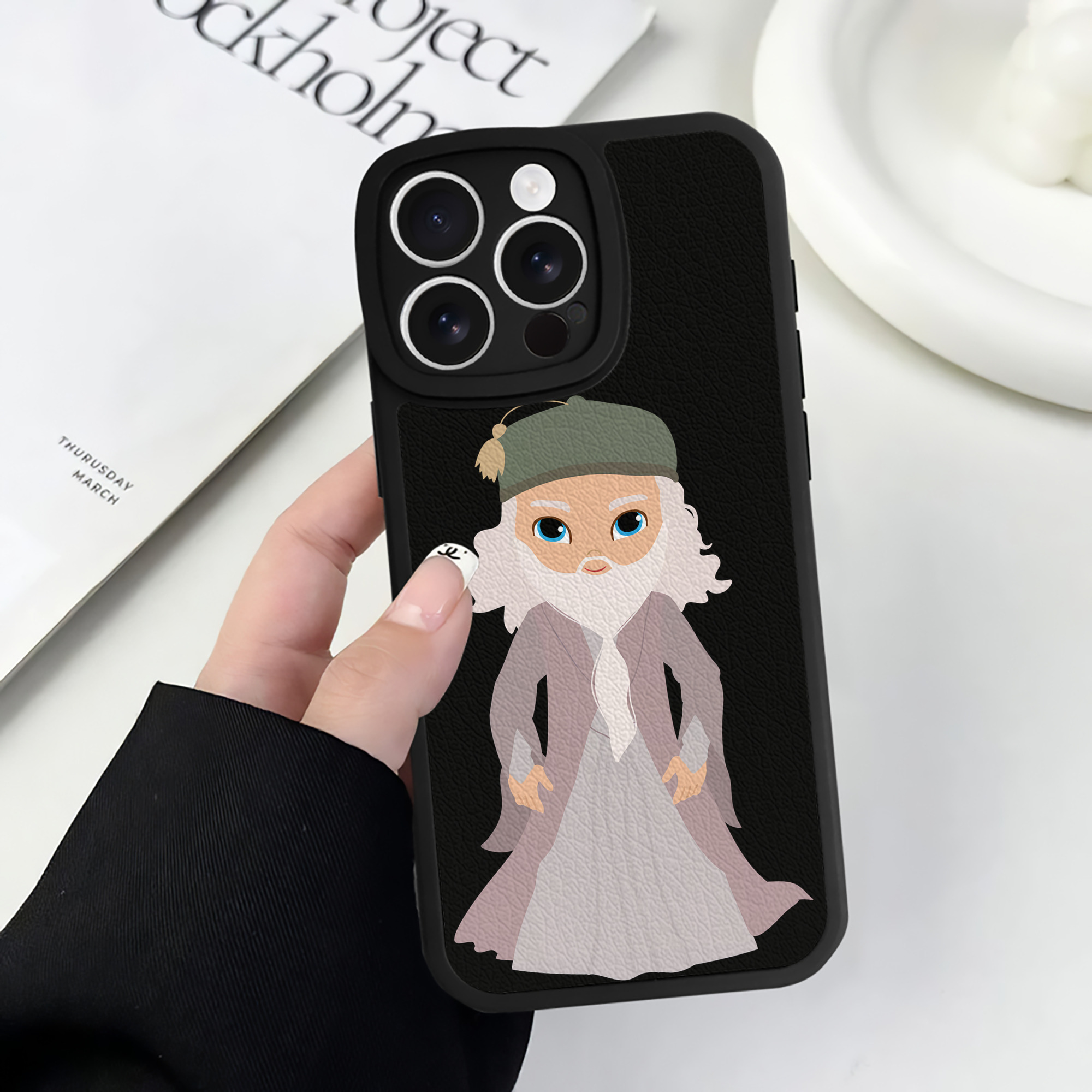 （画像用） Harry Potter ハリー・ポッターシリーズ 【iPhone 16シリーズ対応】シリコンスマホケース（レザー調） 材質：シリコン